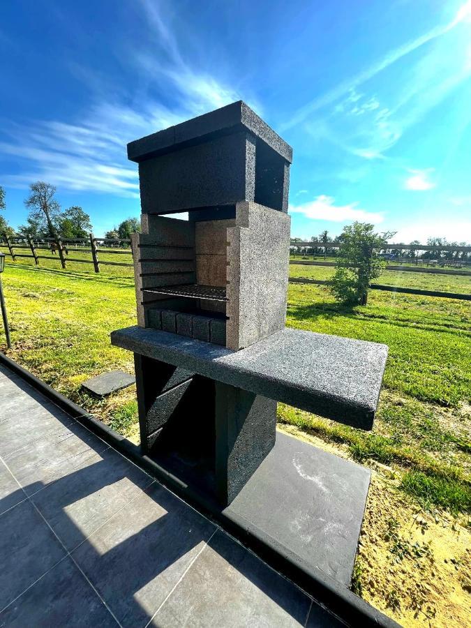 Le Clos De Baron Sur Odon, Un Havre De Paix. エクステリア 写真
